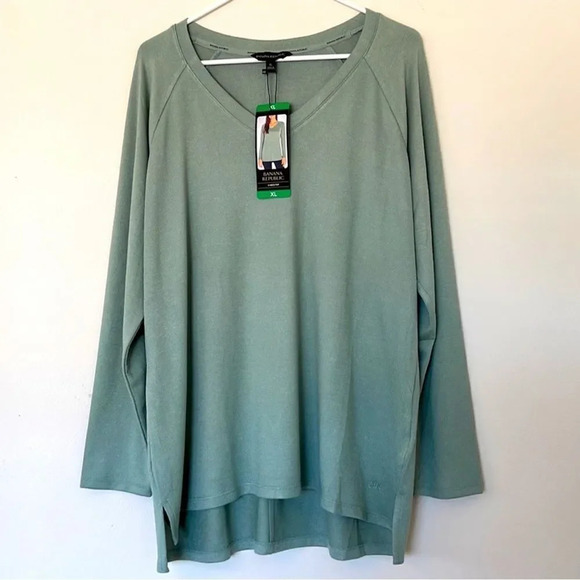 Banana RepublicĀ Ladies'āLongāSleeveāV-NeckāTop - Picture 6 of 8